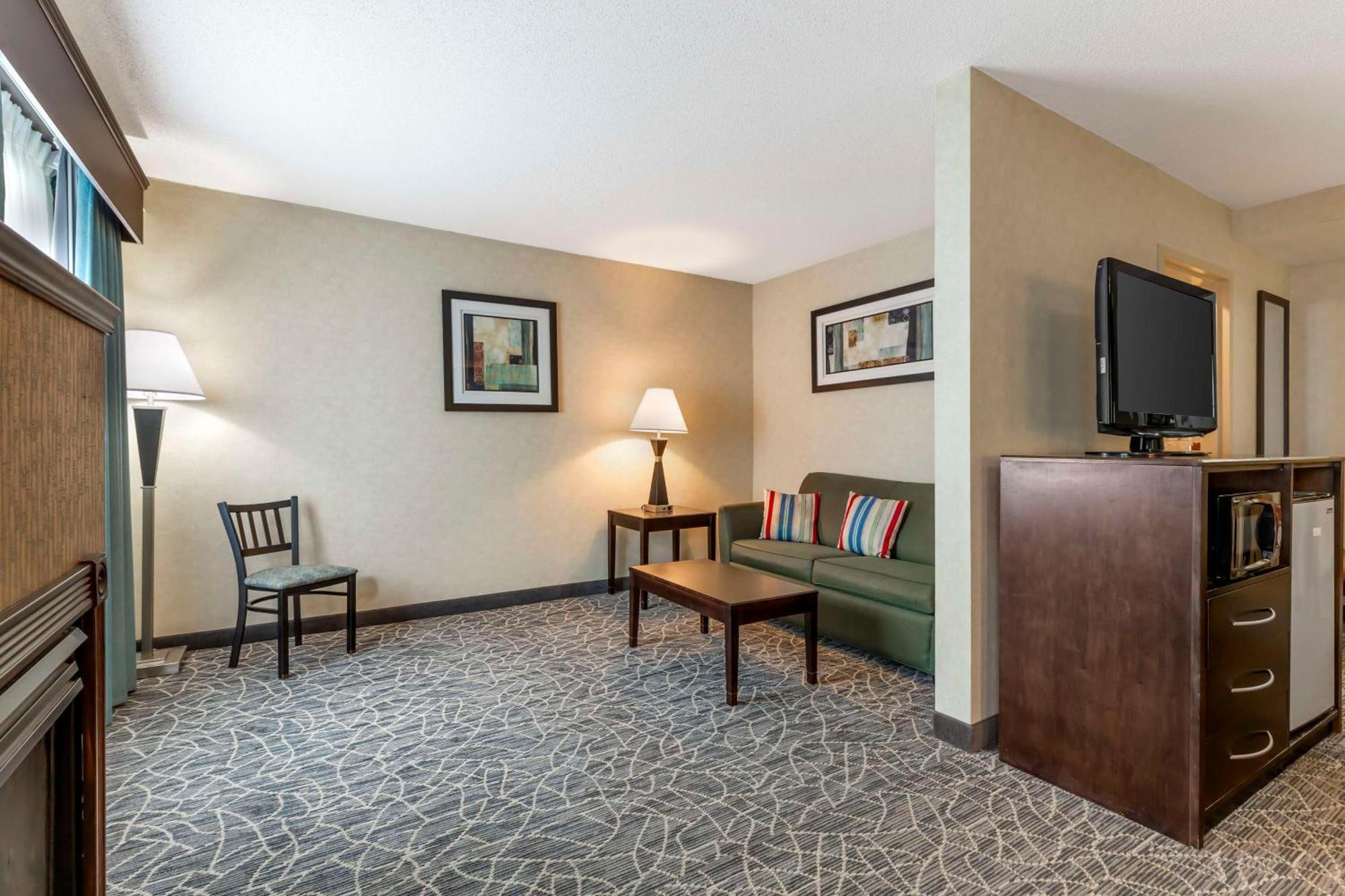 Best Western Plus Berkshire Hills Inn & Suites Pittsfield Esterno foto